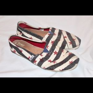 Navy & cream striped with red star Toms